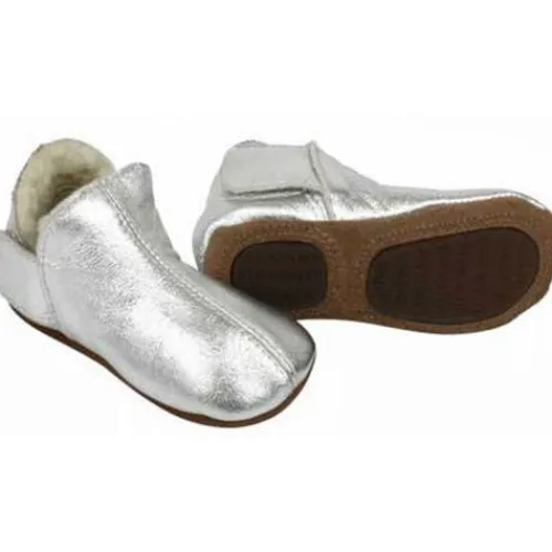 En fant hjemmesko^Børn Pige|Hjemmesko